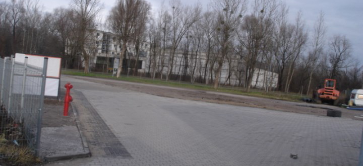 Obiekty o dogodnej lokalizacji z obszernym terenem zewntrznym
